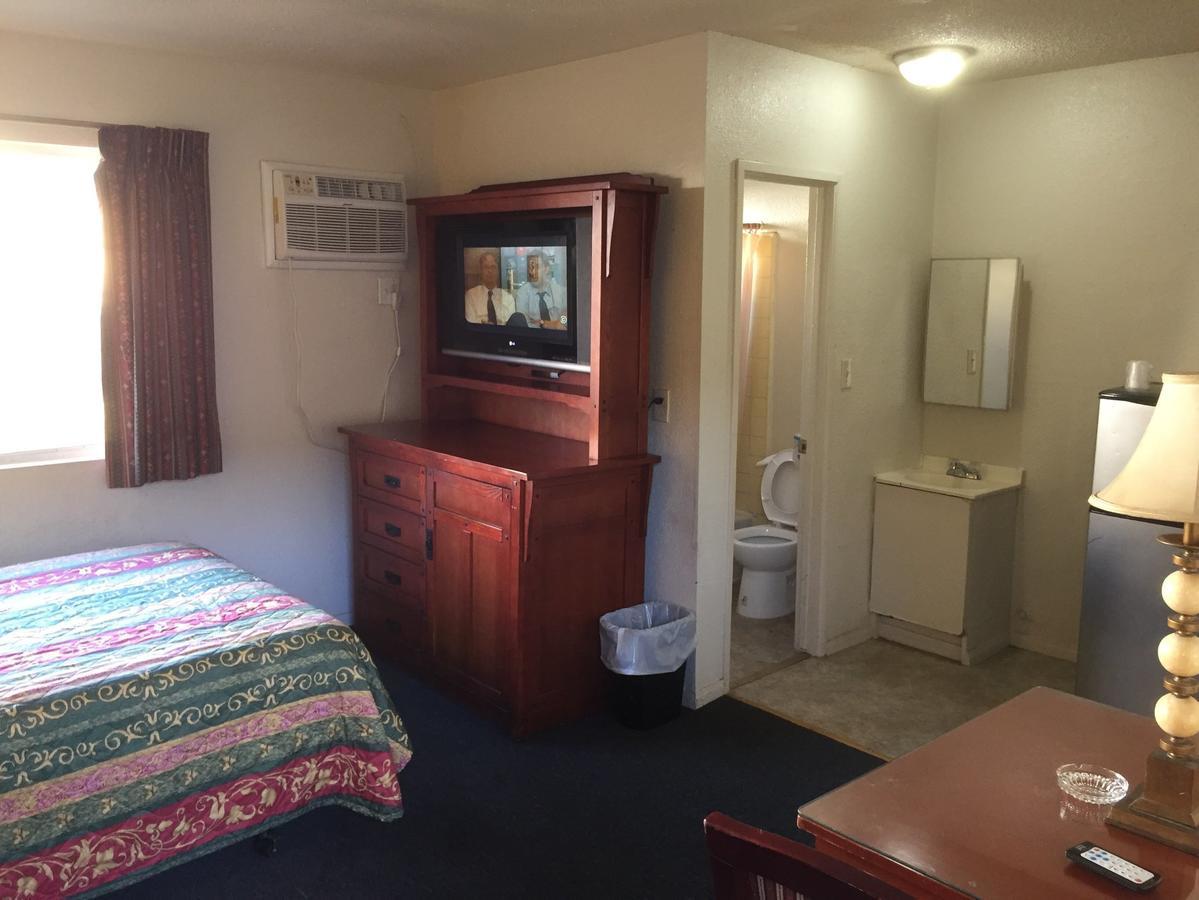 Studio Lodge Hotel - Los Angeles — Photos 1